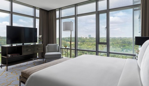 Four Seasons, Suite, en esquina