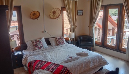 Habitación Confort doble, 1 cama de matrimonio grande, vistas a la colina