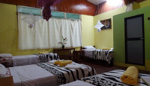 Habitación cuádruple, varias camas, baño privado