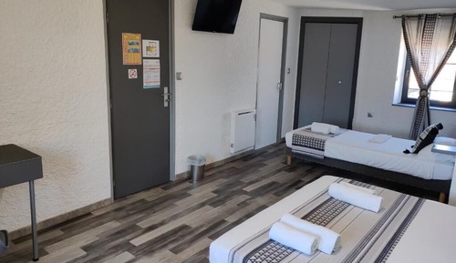 Habitación triple básica (Douche)