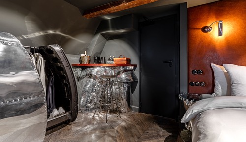 Loft (The Airplane Builder)