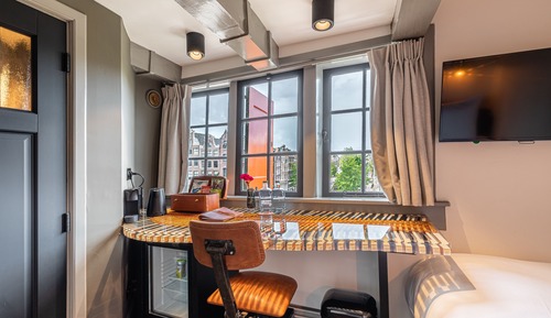 Habitación individual (The Instrument Maker)