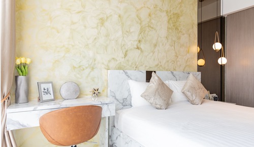 Apartamento de lujo, 1 cama de matrimonio grande con sofá cama, vistas parciales al mar