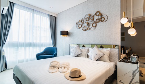 Apartamento de lujo, 1 cama de matrimonio grande con sofá cama, vistas parciales al mar