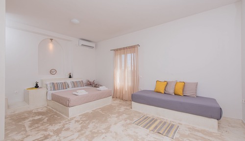 Family Apartment with Pool View