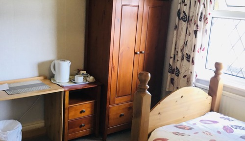 Habitación individual, baño privado (Room 7)