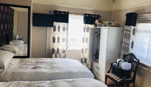 Habitación con 2 camas individuales, baño privado (Room 1)