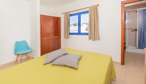 Habitación con 1 cama doble o 2 individuales, baño privado