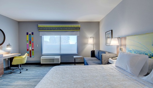 Estudio, 1 cama de matrimonio grande, frigorífico y microondas (Wet bar)