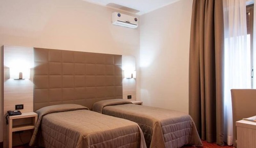 Habitación con 2 camas individuales, en edificio anexo