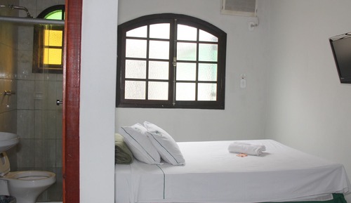 Habitación básica con 2 camas individuales