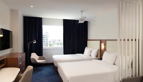 Estudio, 2 camas de matrimonio