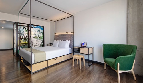 Habitación ejecutiva, 1 cama de matrimonio grande (Mobility Accessible, Roll-in Shower)