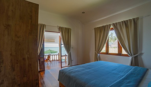 Villa exclusiva, 1 cama de matrimonio grande con sofá cama, vistas al mar, frente a la playa