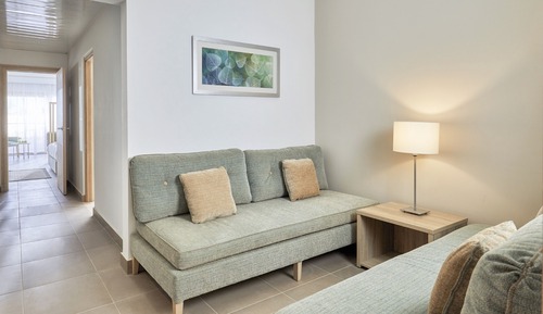 Habitación superior, vistas parciales al mar (Family, Queen Bed)