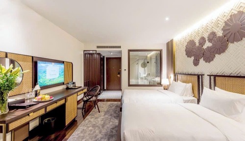 Habitación superior con 2 camas individuales, vistas a la ciudad