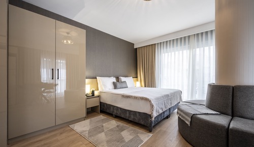 Corner Queen Suite