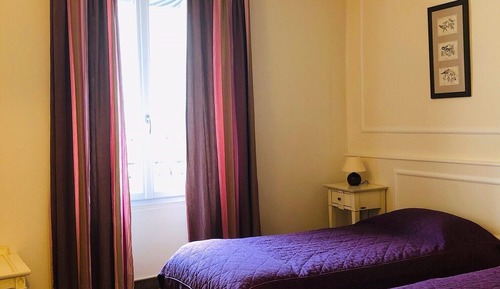 Habitación con 2 camas individuales