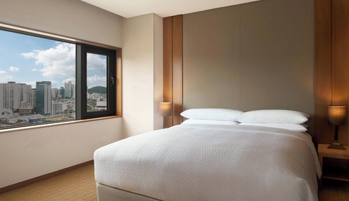 Suite, 1 cama de matrimonio grande, vistas a la ciudad, en esquina