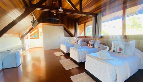 Habitación cuádruple Deluxe, no fumadores, vistas a la montaña