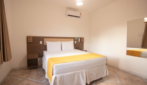 Habitación estándar con 2 camas individuales, 1 cama doble