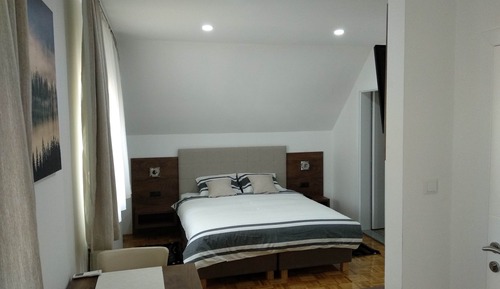 Estudio Confort, 1 cama de matrimonio, vistas al patio