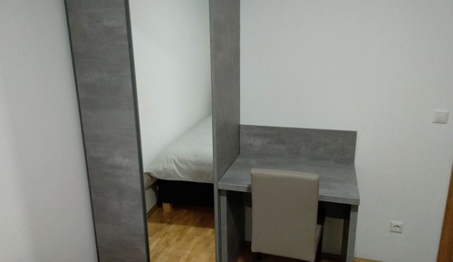 Apartamento familiar, varias camas, vistas al jardín