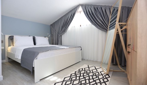 Apartamento Deluxe, 2 habitaciones, cocina, vistas parciales al mar