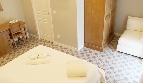 Habitación triple Deluxe, vistas al mar (Vittoria)