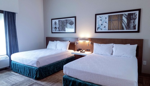 Habitación, 2 camas de matrimonio, accesible para personas con discapacidad (Hearing)