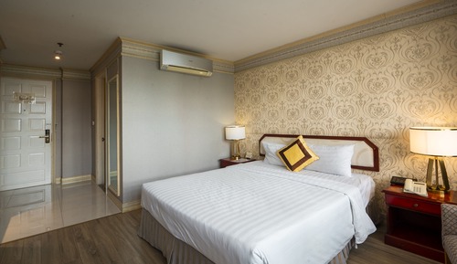 Deluxe Window Room