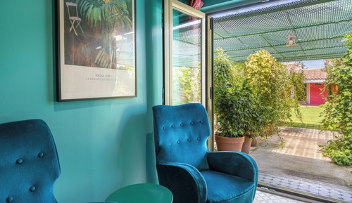 Habitación de diseño con 1 cama doble o 2 individuales, baño privado, vistas al patio (Zemara)