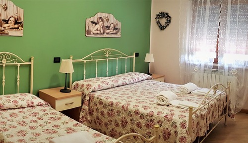 Habitación triple, vistas a la piscina (103)