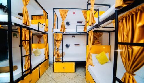 Dormitorio compartido, dormitorio mixto