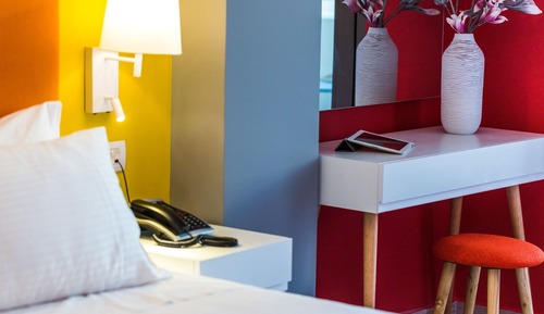 Habitación estándar con 1 cama doble o 2 individuales, balcón