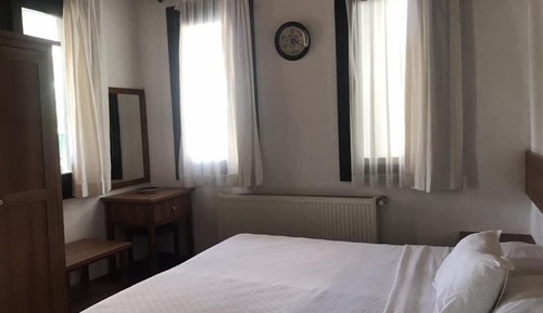 Habitación superior con 1 cama doble o 2 individuales, 1 cama doble o 2 individuales