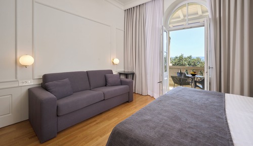 Superior double room with seaside balcony