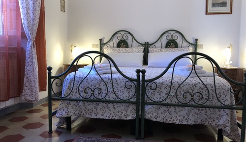 Habitación clásica con 1 cama doble o 2 individuales, vistas al jardín