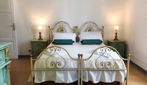 Habitación con 1 cama doble o 2 individuales, vistas al jardín