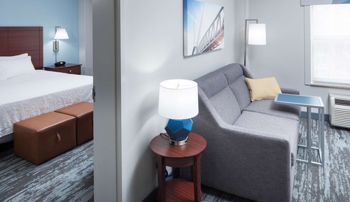 Room, 1 King Whirlpool Suite, Accessible tub, non-smoking