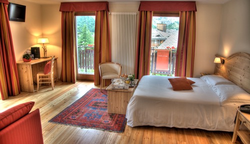 Suite junior (One King Bed & Two Single Beds)