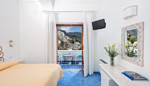 Habitación estándar con 1 cama doble o 2 individuales, vistas parciales al mar