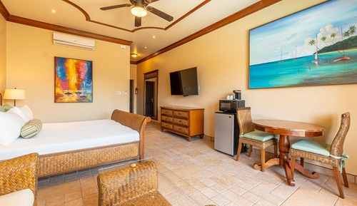 Estudio estándar, 1 cama de matrimonio grande, vistas a la piscina