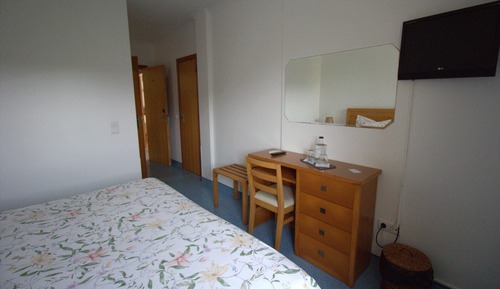 Habitación estándar con 1 cama doble o 2 individuales, vistas al jardín