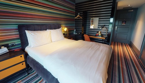 Family Room (1 King & 1 Rollaway Bed)