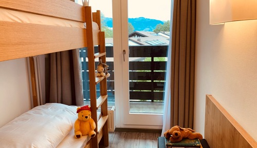 Apartamento familiar, 2 habitaciones, balcón, vistas a la montaña