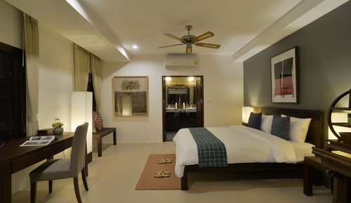 Quarter Grand Deluxe