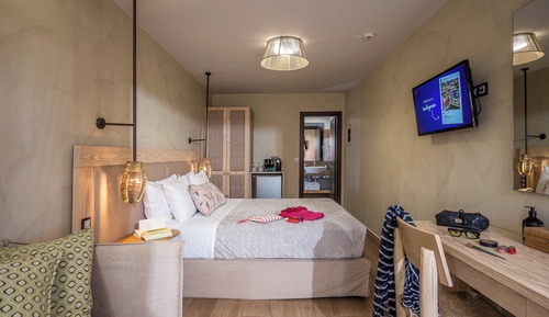 Deluxe Room with Inland View