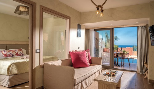 Luxury One Bedroom Suite with Sea View & Private Pool