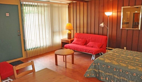 Estudio, varias camas, cocina básica